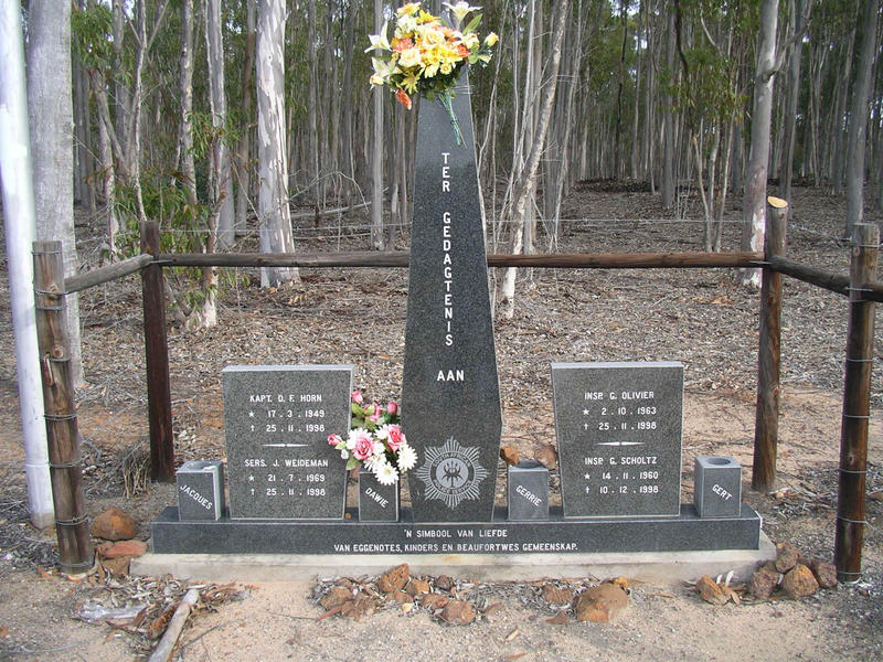 Photo from /search/photos/South Africa/Western Cape/RIVERSDALE district Albertinia Farm 365 Bloekom Geur farm N2 roadside memorial/Polisie steen langs die N2 _Albertinia-Riversdale-MMeyer.jpg